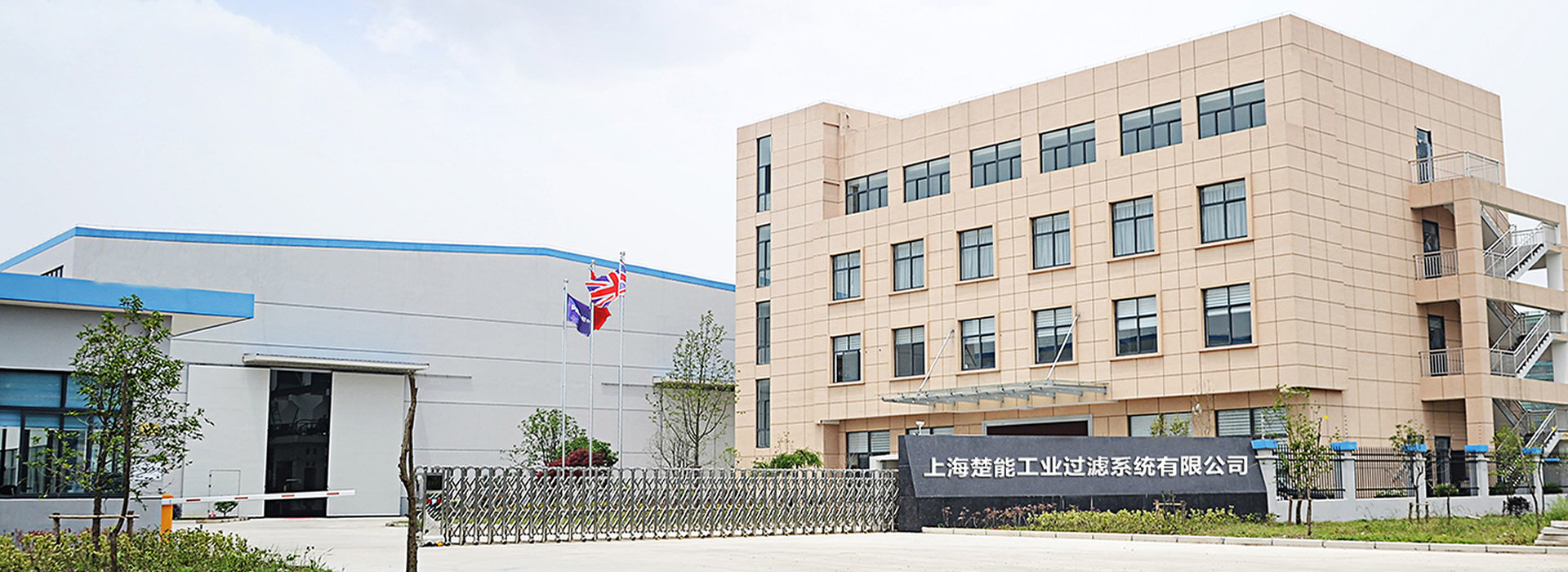 全自動自清洗過濾器通過高效的機械式刮除方式，將濾元表面積累的顆粒雜質自動清除